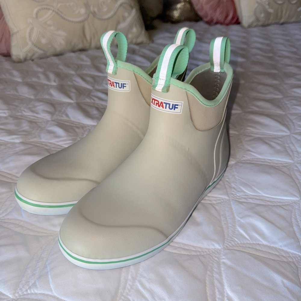 Xtratuf deck boots size 8